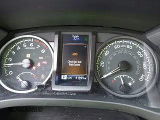 2023 Toyota Tacoma SR z VIN 3TMCZ5AN1PM589061, wystawiony jako IAAI lot #41936717 z przebiegiem 41 395 mil mil oraz . Historia ofert i sprzedaży dostępna na DreamBid. Obrazek 7.