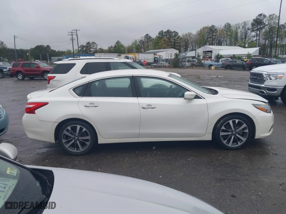 2016 Nissan Altima 3.5 SL with VIN 1N4BL3AP4GC163410, listed as a IAAI auction lot 41945963 with 111,715 mi miles. Bid and sale history available at carsss.com. Image 13.