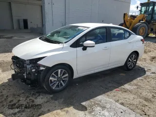 2025 Nissan Versa SV z VIN 3N1CN8EVXSL834562, wystawiony jako Copart lot #55928125 z przebiegiem 3 222 mil mil oraz Czysty tytuł • Clean title. Historia ofert i sprzedaży dostępna na DreamBid. Obrazek 1.