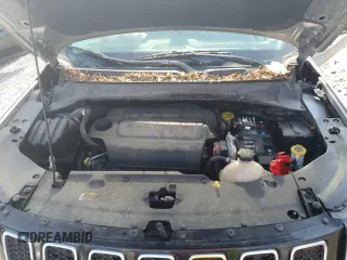 2019 Jeep Compass Latitude z VIN 3C4NJDBB4KT641523, wystawiony jako Copart lot #56635905 z przebiegiem Nie podano mil oraz Szkoda całkowita • Salvage title. Historia ofert i sprzedaży dostępna na DreamBid. Obrazek 11.