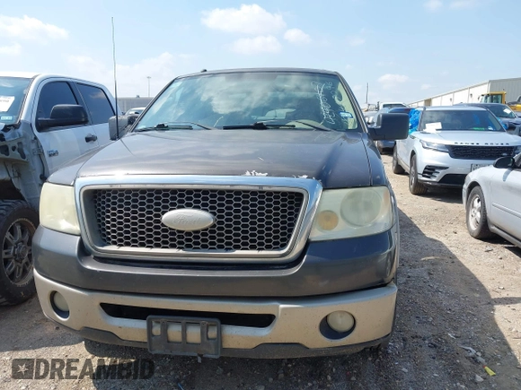 2007 Ford F-150 XLT z VIN 1FTPW12V47KC52876, wystawiony jako IAAI lot #42407096 z przebiegiem 278 469 mil mil oraz . Historia ofert i sprzedaży dostępna na DreamBid. Obrazek 6.