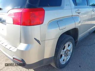 2015 GMC Terrain SLE z VIN 2GKALMEK0F6348527, wystawiony jako IAAI lot #41756648 z przebiegiem 112 960 mil mil oraz . Historia ofert i sprzedaży dostępna na DreamBid. Obrazek 17.