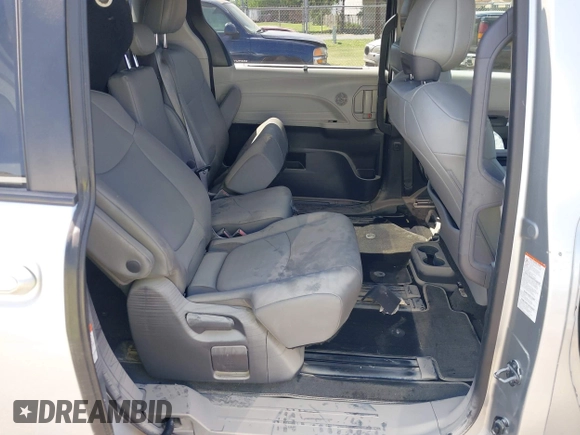 2021 Toyota Sienna XLE z VIN 5TDYRKEC1MS027959, wystawiony jako IAAI lot #42018160 z przebiegiem Nie podano mil oraz . Historia ofert i sprzedaży dostępna na DreamBid. Obrazek 8.