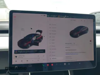2019 Tesla Model 3 Mid Range z VIN 5YJ3E1EA7KF445040, wystawiony jako IAAI lot #41954956 z przebiegiem 68 004 mil mil oraz . Historia ofert i sprzedaży dostępna na DreamBid. Obrazek 18.