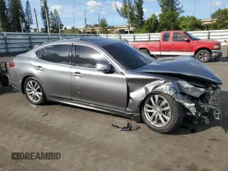 2015 Infiniti Q70 z VIN JN1BY1AP1FM541792, wystawiony jako Copart lot #86699094 z przebiegiem Nie podano mil oraz Szkoda całkowita • Salvage title. Historia ofert i sprzedaży dostępna na DreamBid. Obrazek 4.