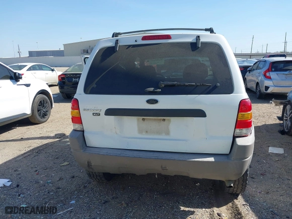 2002 Ford Escape XLT Choice with VIN 1FMYU03122KD33637, listed as a IAAI auction lot 41862269 with 275,583 mi miles. Bid and sale history available at carsss.com. Image 6.