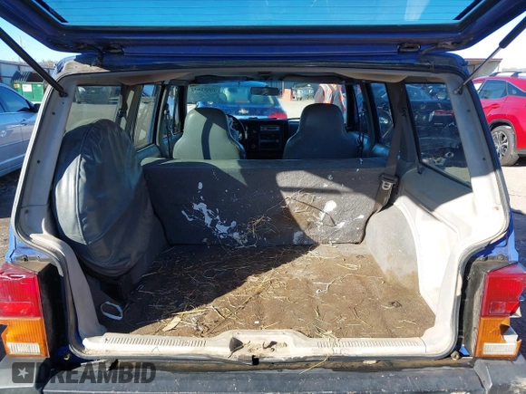 1996 Jeep Cherokee Sport with VIN 1J4FJ68S6TL171428, listed as a IAAI auction lot 40881632 with 323,289 mi miles. Bid and sale history available at carsss.com. Image 8.