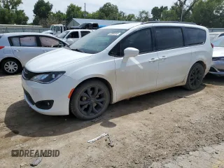 2018 Chrysler Pacifica Touring L Plus with VIN 2C4RC1EG5JR352427, listed as a Copart auction lot 62090545 with 82,022 mi miles and Salvage title. Bid and sale history available at DreamBid. Image 1.