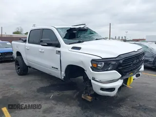 2021 Ram 1500 Big Horn z VIN 1C6RREFT2MN647379, wystawiony jako IAAI lot #42094375 z przebiegiem 57 121 mil mil oraz . Historia ofert i sprzedaży dostępna na DreamBid. Obrazek 1.