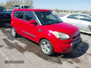 2010 Kia Soul + with VIN KNDJT2A28A7104493, listed as a IAAI auction lot 42023796 with 124,582 mi miles. Bid and sale history available at carsss.com. Image 1.