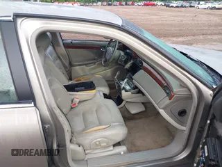 2003 Cadillac DeVille z VIN 1G6KD54Y33U168709, wystawiony jako IAAI lot #42197430 z przebiegiem 287 747 mil mil oraz . Historia ofert i sprzedaży dostępna na DreamBid. Obrazek 5.