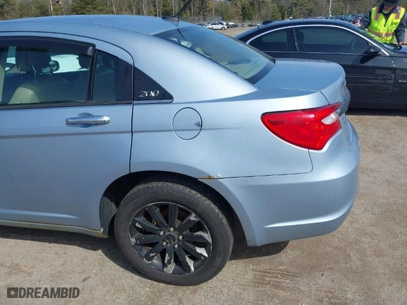 2014 Chrysler 200 Limited with VIN 1C3CCBCG7EN134835, listed as a IAAI auction lot 41906787 with NaN miles. Bid and sale history available at carsss.com. Image 13.