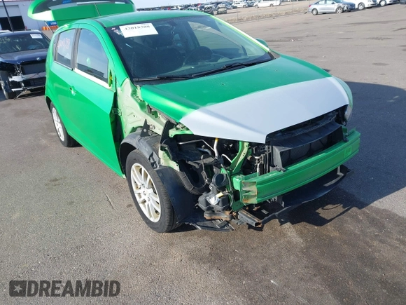2016 Chevrolet Sonic LT z VIN 1G1JC6SH8G4146885, wystawiony jako IAAI lot #42018388 z przebiegiem 190 010 mil mil oraz . Historia ofert i sprzedaży dostępna na DreamBid. Obrazek 6.