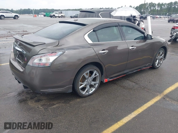2014 Nissan Maxima S z VIN 1N4AA5AP2EC455230, wystawiony jako IAAI lot #42413381 z przebiegiem 182 766 mil mil oraz . Historia ofert i sprzedaży dostępna na DreamBid. Obrazek 4.