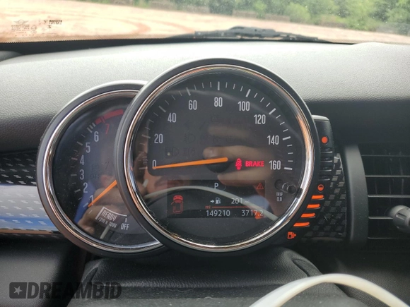 2015 MINI Hardtop 4 Door S z VIN WMWXU3C5XF2B56037, wystawiony jako Copart lot #56588425 z przebiegiem 149 210 mil mil oraz Szkoda całkowita • Salvage title. Historia ofert i sprzedaży dostępna na DreamBid. Obrazek 9.