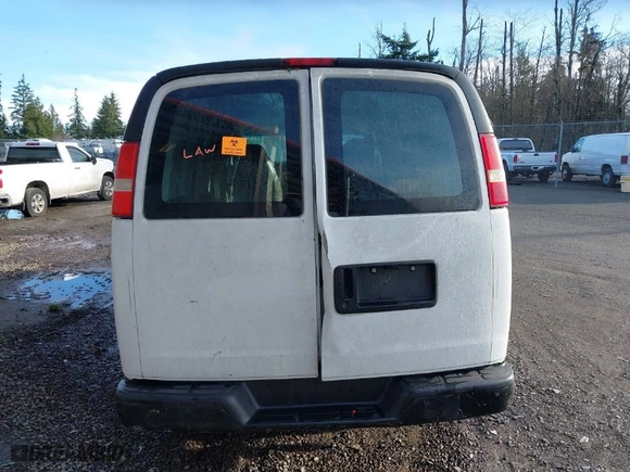 2004 Chevrolet Express Cargo Van with VIN 1GCFG15X641217294, listed as a IAAI auction lot 41796345 with 288,847 mi miles. Bid and sale history available at carsss.com. Image 6.