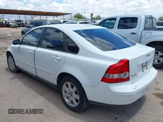 2007 Volvo S40 2.4L с VIN YV1MS382372260825, выставлен на аукционе IAAI как лот 42365368 с пробегом 97 749 миль миль и . История ставок и продаж доступна на DreamBid. Изображение 3.