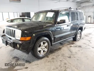 2006 Jeep Commander z VIN 1J8HG48K36C268732, wystawiony jako IAAI lot #42285260 z przebiegiem 215 512 mil mil oraz . Historia ofert i sprzedaży dostępna na DreamBid. Obrazek 2.