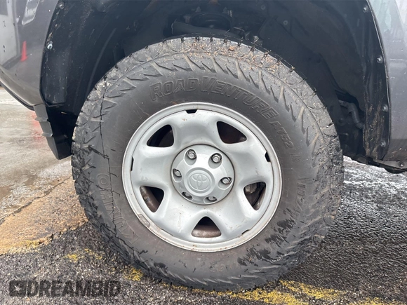 2021 Toyota Tacoma SR z VIN 5TFCZ5AN2MX279975, wystawiony jako IAAI lot #42477503 z przebiegiem 50 690 mil mil oraz . Historia ofert i sprzedaży dostępna na DreamBid. Obrazek 16.