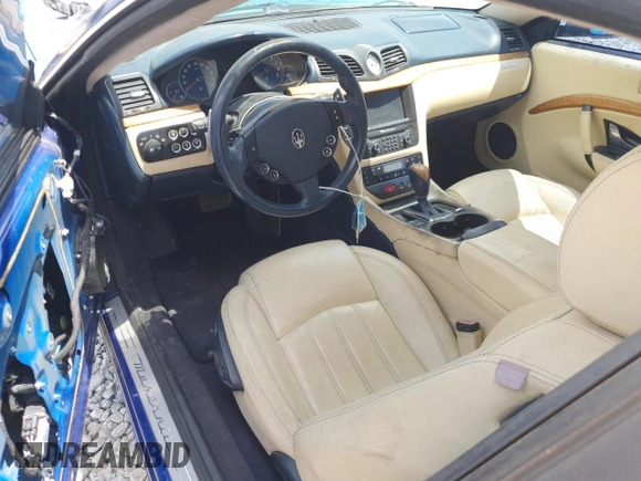 2008 Maserati GranTurismo z VIN ZAMGJ45A180038235, wystawiony jako Copart lot #63444435 z przebiegiem 27 mil mil oraz Czysty tytuł • Clean title. Historia ofert i sprzedaży dostępna na DreamBid. Obrazek 8.