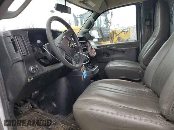 2018 Chevrolet Express Cargo z VIN 1GCWGAFGXJ1291456, wystawiony jako Copart lot #82140854 z przebiegiem 141 829 mil mil oraz Szkoda całkowita • Salvage title. Historia ofert i sprzedaży dostępna na DreamBid. Obrazek 7.