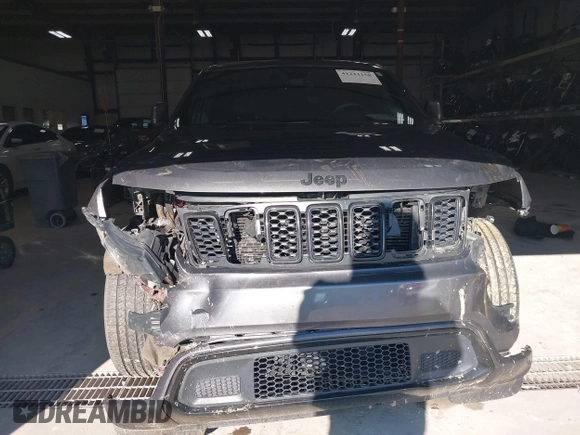 2018 Jeep Grand Cherokee Laredo E with VIN 1C4RJFAG5JC343101, listed as a IAAI auction lot 41211158 with 105,886 mi miles. Bid and sale history available at carsss.com. Image 12.