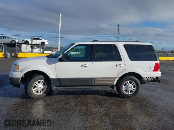 2004 Ford Expedition Special Service with VIN 1FMRU15W04LA07318, listed as a IAAI auction lot 41522727 with 231,051 mi miles. Bid and sale history available at carsss.com. Image 15.