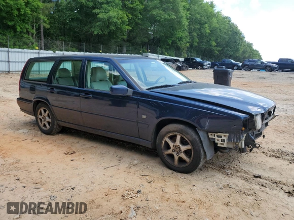 1999 Volvo V70 с VIN YV1LW55A6X2622721, выставлен на аукционе Copart как лот 56419235 с пробегом Не указан миль и Списание • Salvage title. История ставок и продаж доступна на DreamBid. Изображение 4.