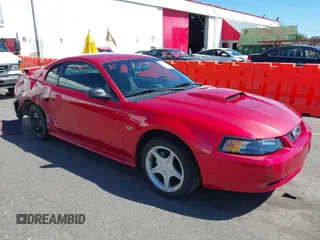 2001 Ford Mustang GT Deluxe z VIN 1FAFP42X61F110157, wystawiony jako IAAI lot #42055270 z przebiegiem 83 692 mil mil oraz . Historia ofert i sprzedaży dostępna na DreamBid. Obrazek 1.