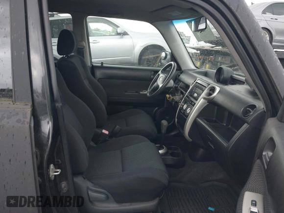 2005 Scion xB z VIN JTLKT324X50197322, wystawiony jako IAAI lot #41953951 z przebiegiem 155 305 mil mil oraz . Historia ofert i sprzedaży dostępna na DreamBid. Obrazek 5.