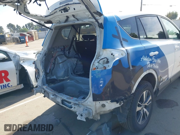 2018 Toyota RAV4 XLE with VIN 2T3WFREV7JW480326, listed as a IAAI auction lot 42021965 with 174,347 mi miles. Bid and sale history available at carsss.com. Image 21.