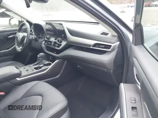 2024 Toyota Highlander LE z VIN 5TDKDRAH2RS542863, wystawiony jako IAAI lot #41466780 z przebiegiem 6 558 mil mil oraz . Historia ofert i sprzedaży dostępna na DreamBid. Obrazek 5.