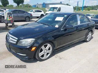 2011 Mercedes-Benz C 300 Sport z VIN WDDGF8BB6BR133621, wystawiony jako IAAI lot #42561902 z przebiegiem 106 078 mil mil oraz . Historia ofert i sprzedaży dostępna na DreamBid. Obrazek 2.