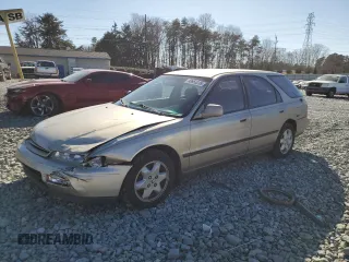 1994 Honda Accord LX with VIN 1HGCE182XRA012062, listed as a Copart auction lot 88953205 with 391,612 mi miles and Salvage Title. Bid and sale history available at carsss.com. Image 1.