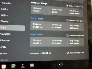 2024 Tesla Model Y Long Range with VIN 7SAYGDEE5RA237687, listed as a Copart auction lot 48366825 with 24,650 mi miles and Salvage Title. Bid and sale history available at DreamBid. Image 9.