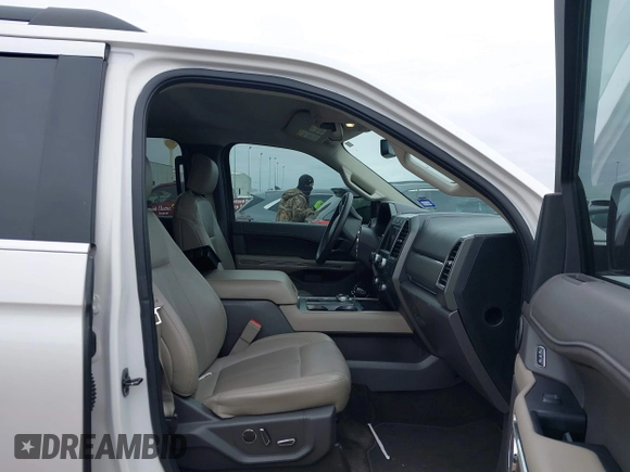 2018 Ford Expedition XLT with VIN 1FMJU1HT3JEA17677, listed as a IAAI auction lot 41349362 with 131,913 mi miles. Bid and sale history available at carsss.com. Image 5.