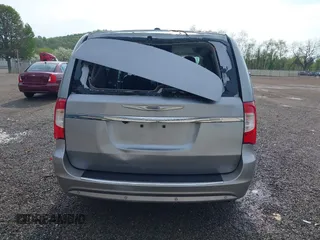 2014 Chrysler Town & Country Touring L z VIN 2C4RC1CG7ER201727, wystawiony jako IAAI lot #42163525 z przebiegiem 160 304 mil mil oraz . Historia ofert i sprzedaży dostępna na DreamBid. Obrazek 17.