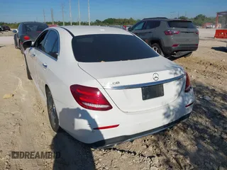 2018 Mercedes-Benz E-Class E 300 with VIN WDDZF4JB4JA309016, listed as a IAAI auction lot 41847991 with 119,529 mi miles. Bid and sale history available at carsss.com. Image 3.