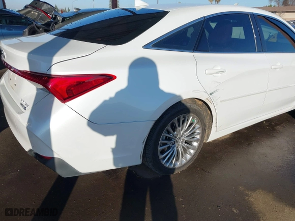 2019 Toyota Avalon Hybrid Limited with VIN 4T1B21FB2KU010215, listed as a IAAI auction lot 41358015 with 58,342 mi miles. Bid and sale history available at carsss.com. Image 6.