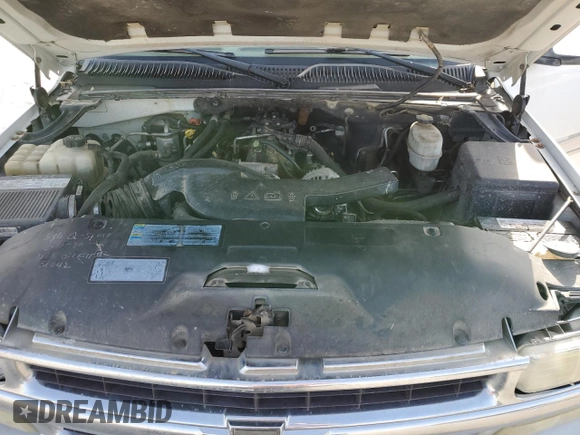 2005 Chevrolet Suburban LT with VIN 1GNFK16Z15J104876, listed as a Copart auction lot 48017495 with 311,358 mi miles and Clean title. Bid and sale history available at DreamBid. Image 12.