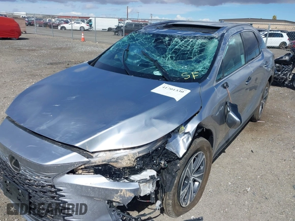 2024 Lexus RX 350 z VIN 2T2BAMBA0RC049779, wystawiony jako IAAI lot #41701330 z przebiegiem 2 560 mil mil oraz . Historia ofert i sprzedaży dostępna na DreamBid. Obrazek 6.