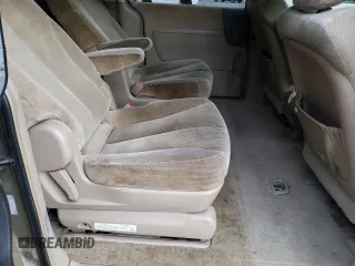 2006 Kia Sedona LX with VIN KNDMB233866080327, listed as a Copart auction lot 74601084 with 219,974 mi miles and Salvage Title. Bid and sale history available at carsss.com. Image 12.
