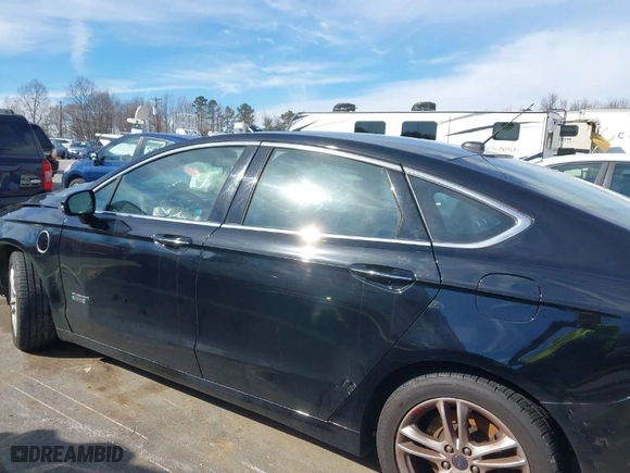 2016 Ford Fusion Energi Titanium with VIN 3FA6P0SU5GR401632, listed as a IAAI auction lot 41540328 with 116,087 mi miles. Bid and sale history available at carsss.com. Image 14.