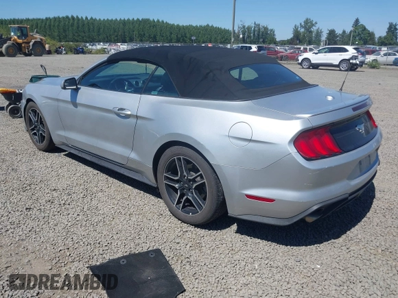 2018 Ford Mustang EcoBoost Premium z VIN 1FATP8UH9J5110286, wystawiony jako IAAI lot #42632454 z przebiegiem 60 355 mil mil oraz . Historia ofert i sprzedaży dostępna na DreamBid. Obrazek 3.