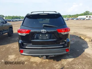 2018 Toyota Highlander SE with VIN 5TDJZRFH7JS868717, listed as a IAAI auction lot 42593499 with 83,533 mi miles and . Bid and sale history available at DreamBid. Image 16.