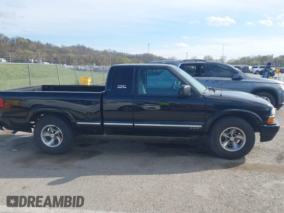 2001 Chevrolet S-10 LS with VIN 1GCCS19W818150784, listed as a IAAI auction lot 41864042 with 103,561 mi miles and . Bid and sale history available at DreamBid. Image 13.