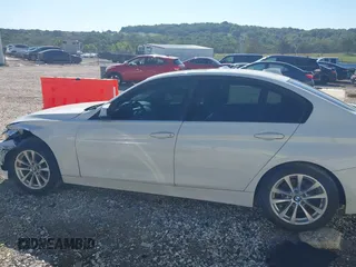 2017 BMW 3 Series 320i z VIN WBA8E1G50HNU14757, wystawiony jako IAAI lot #40429182 z przebiegiem 118 032 mil mil oraz . Historia ofert i sprzedaży dostępna na DreamBid. Obrazek 14.