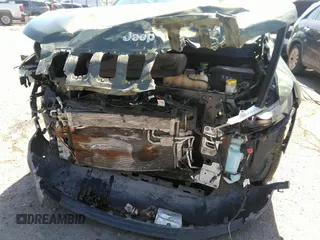 2019 Jeep Cherokee Latitude Plus with VIN 1C4PJLLX7KD129077, listed as a IAAI auction lot 39021322 with 69,503 mi miles. Bid and sale history available at carsss.com. Image 6.