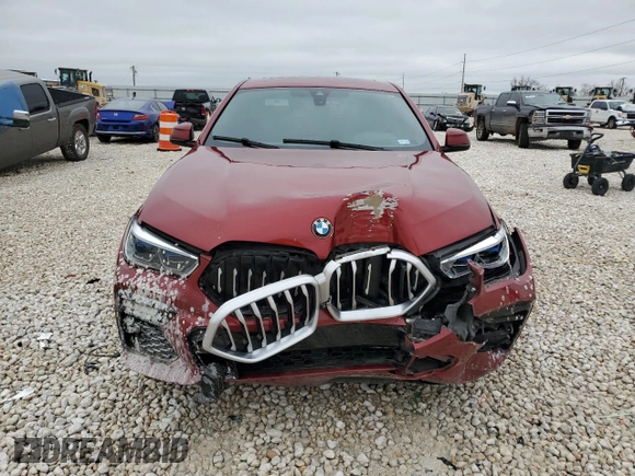 2021 BMW X6 sDrive40i z VIN 5UXCY4C01M9G08122, wystawiony jako Copart lot #44947865 z przebiegiem 90 011 mil mil oraz Szkody całkowita. Historia ofert i sprzedaży dostępna na DreamBid. Obrazek 5.