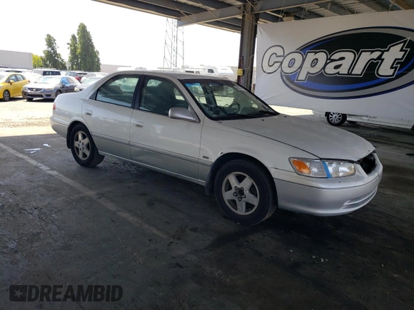 2001 Toyota Camry CE z VIN JT2BG22K010543907, wystawiony jako Copart lot #60874815 z przebiegiem 313 008 mil mil oraz Czysty tytuł • Clean title. Historia ofert i sprzedaży dostępna na DreamBid. Obrazek 4.